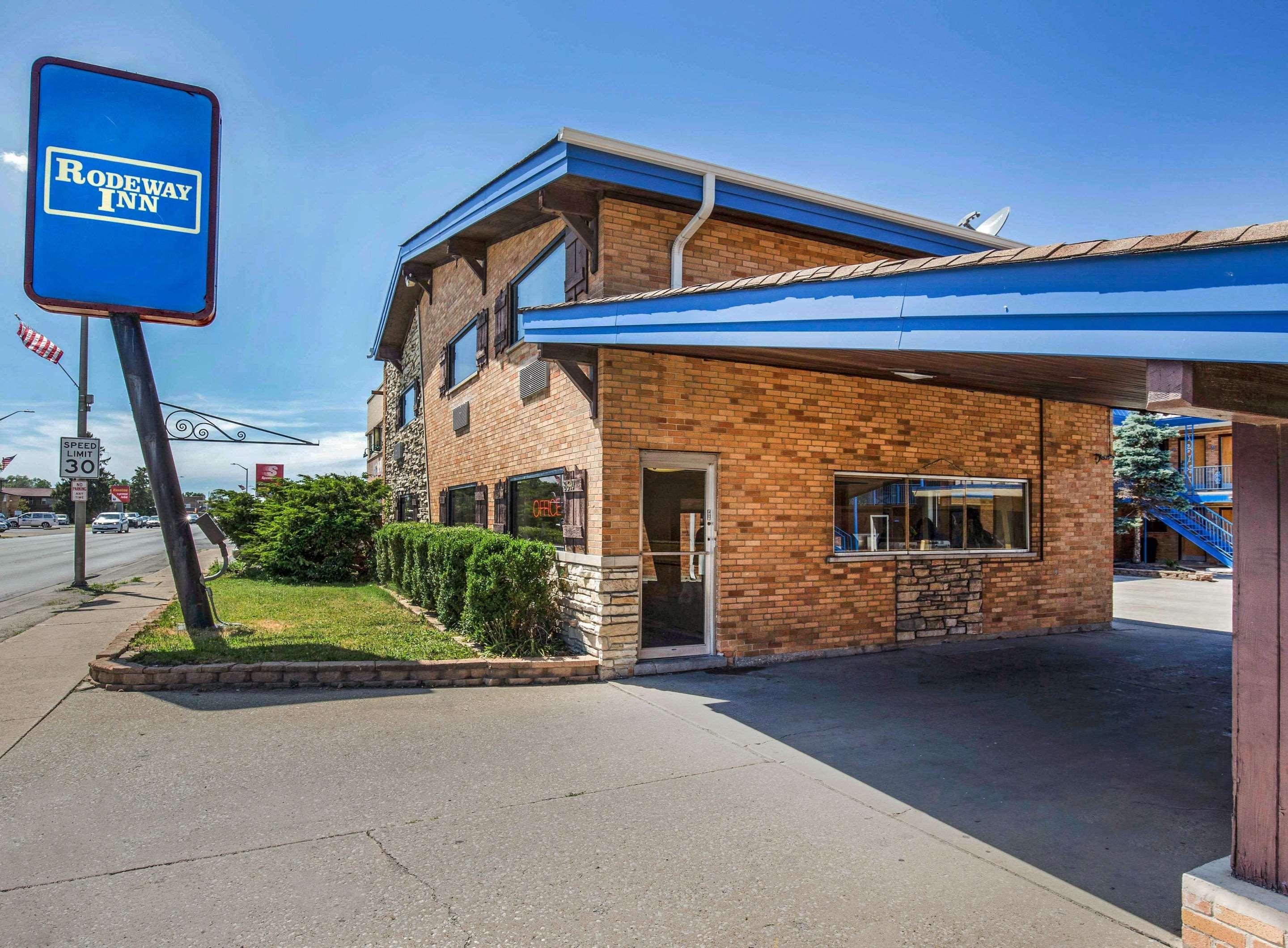 Rodeway Inn Lyons - La Grange Exterior photo